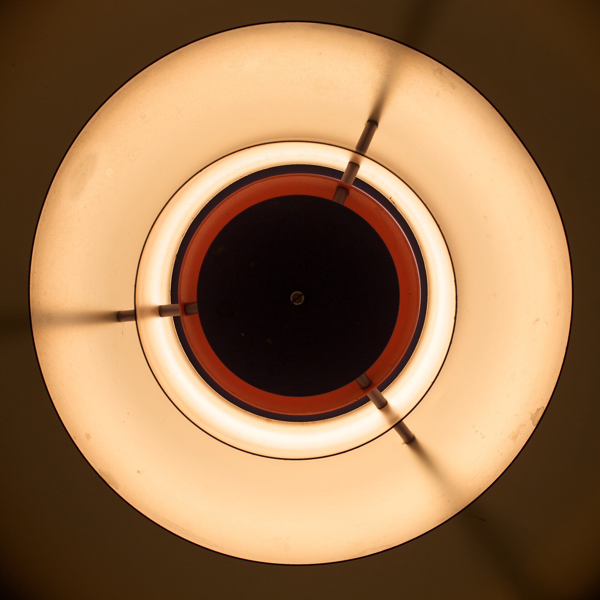 PH-lampe set nedefra