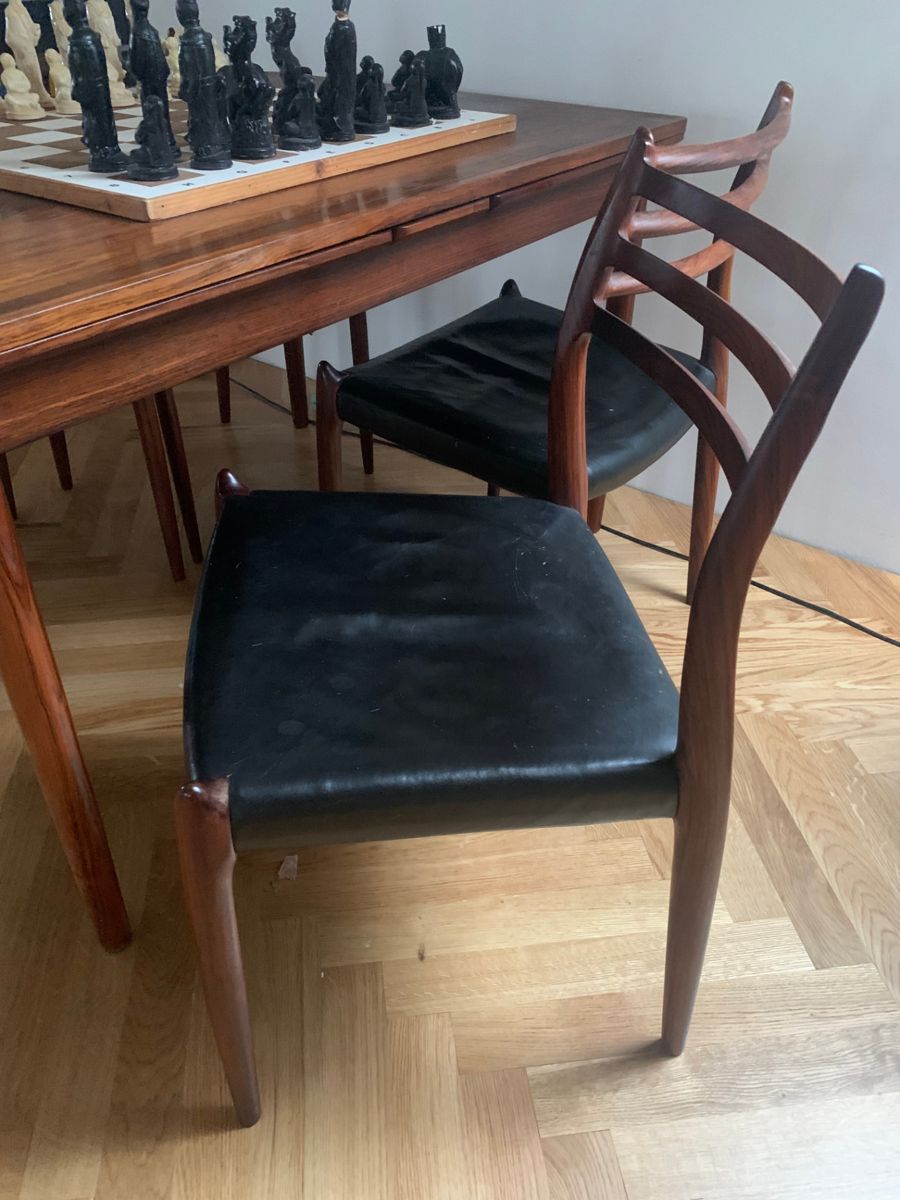 Spisebord med stole i palisander — opkøbt af Rydbo på Sjælland